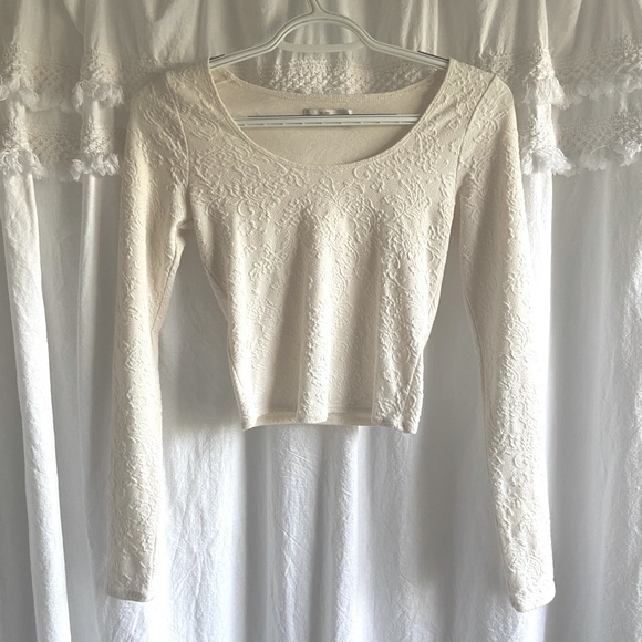 A&F Cream Long-Sleeve Lace Crop Top - Picture 5 of 5